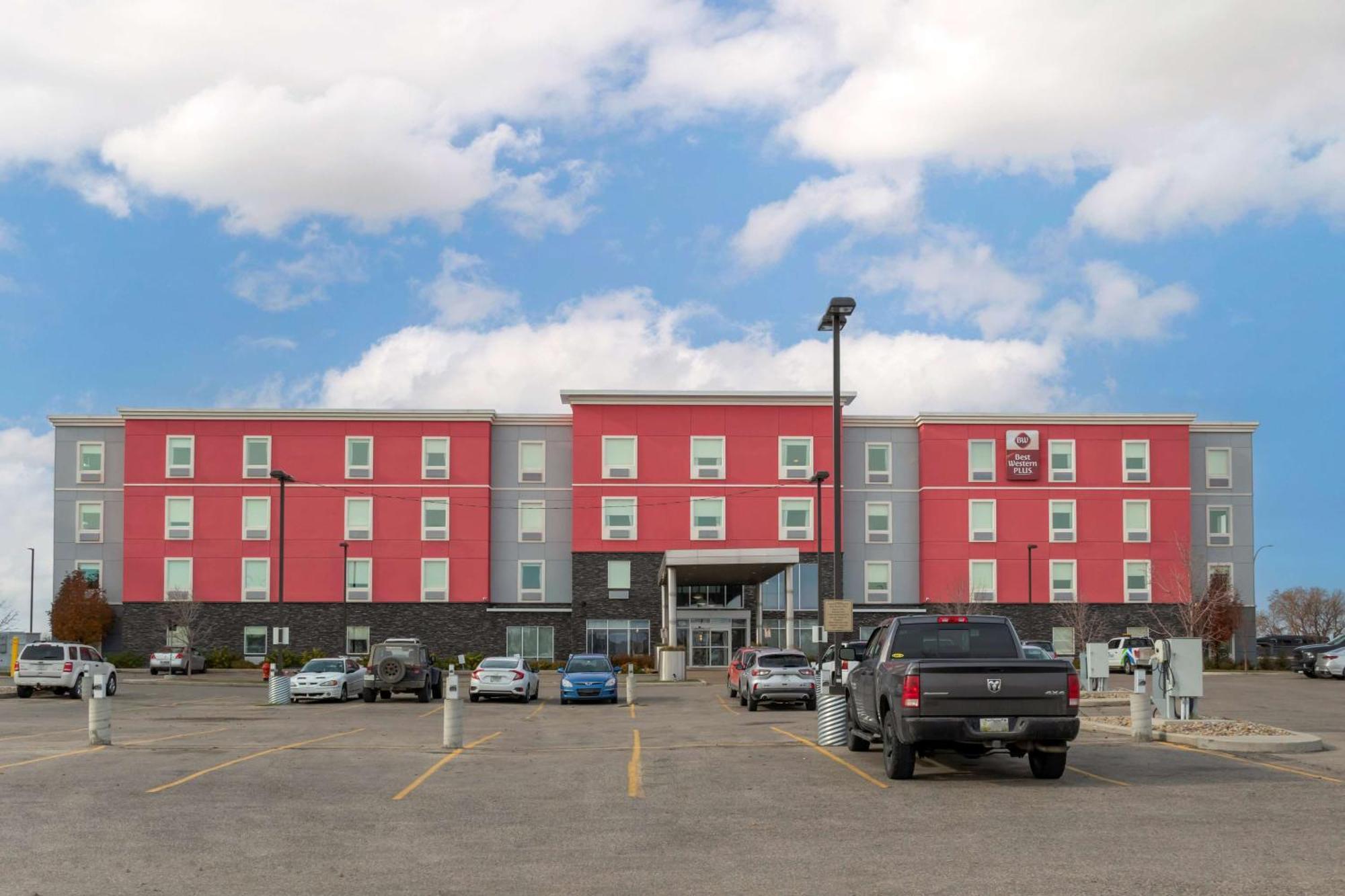 Best Western Plus Airport Inn & Suites Saskatoon Eksteriør billede