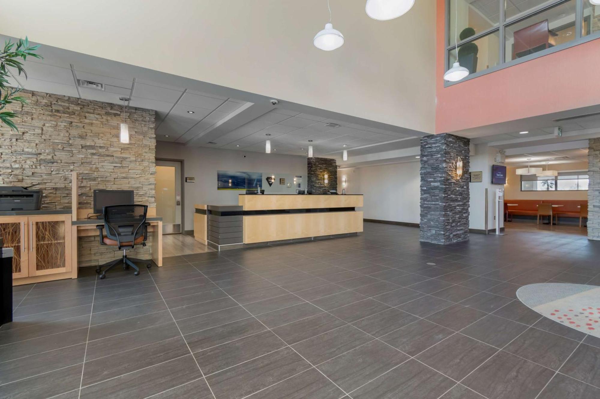 Best Western Plus Airport Inn & Suites Saskatoon Eksteriør billede
