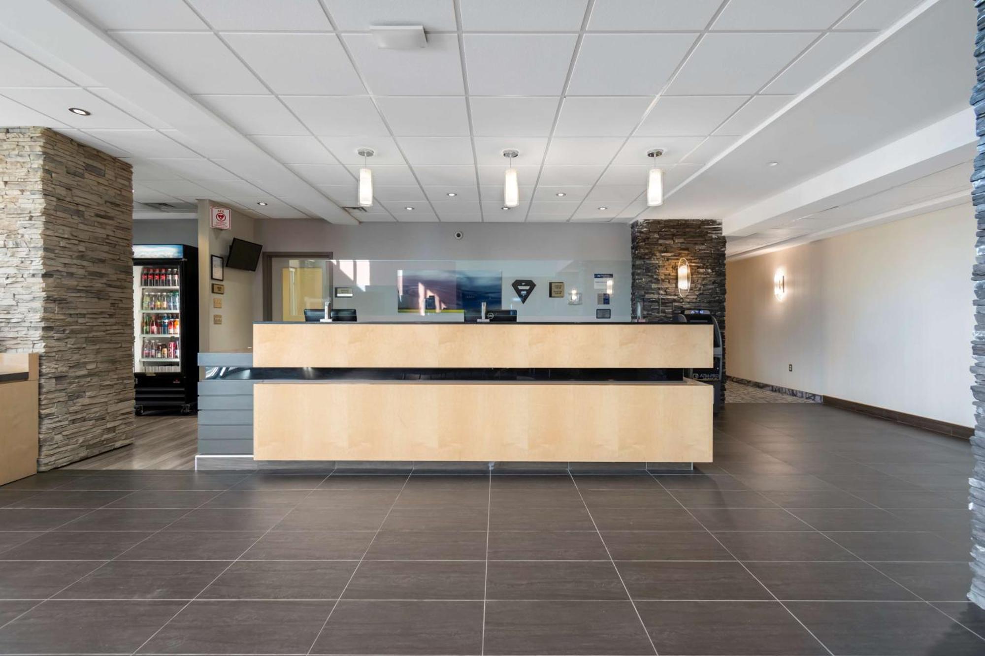 Best Western Plus Airport Inn & Suites Saskatoon Eksteriør billede