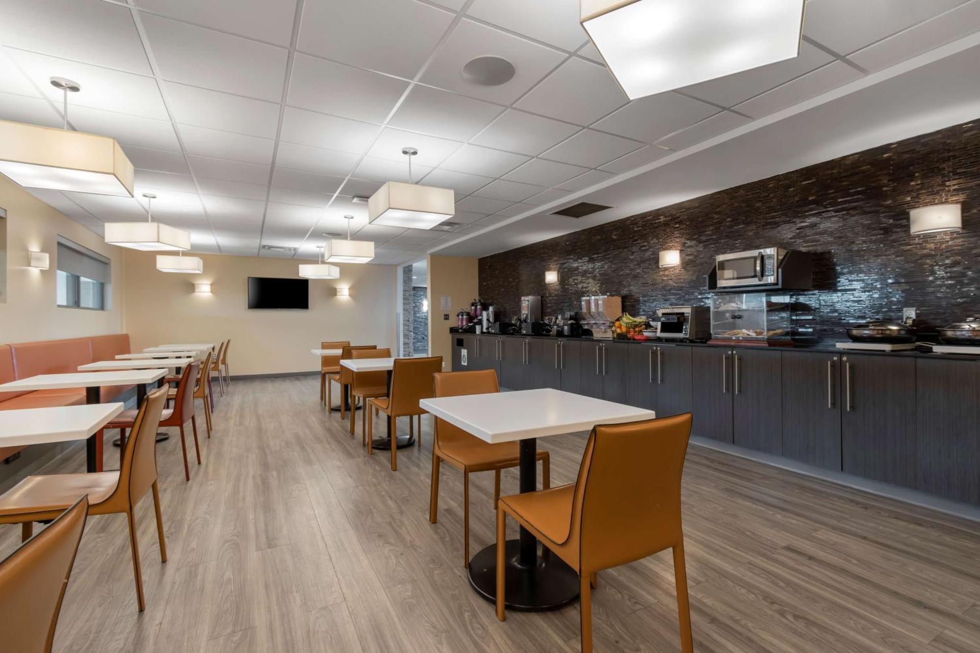 Best Western Plus Airport Inn & Suites Saskatoon Eksteriør billede
