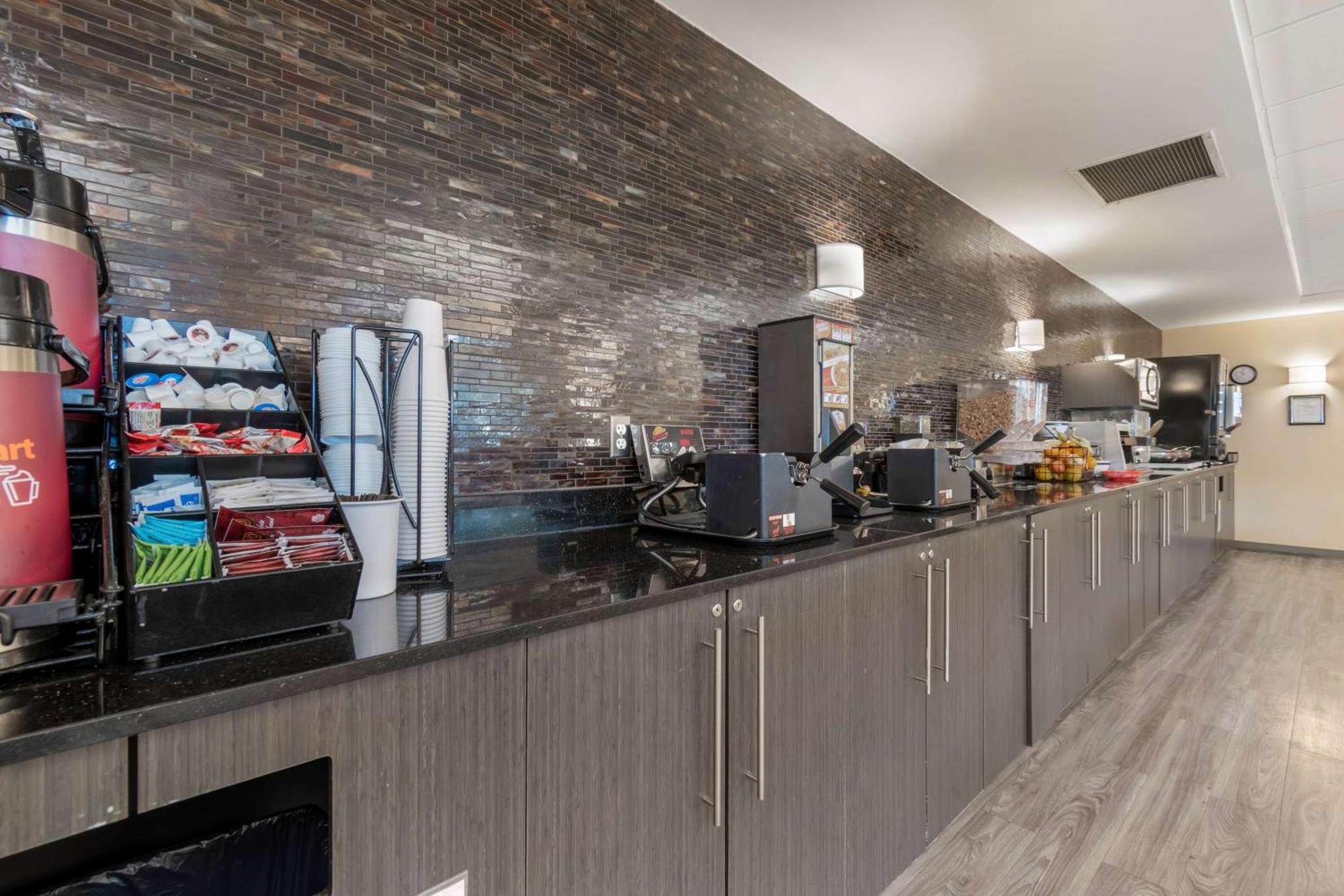Best Western Plus Airport Inn & Suites Saskatoon Eksteriør billede