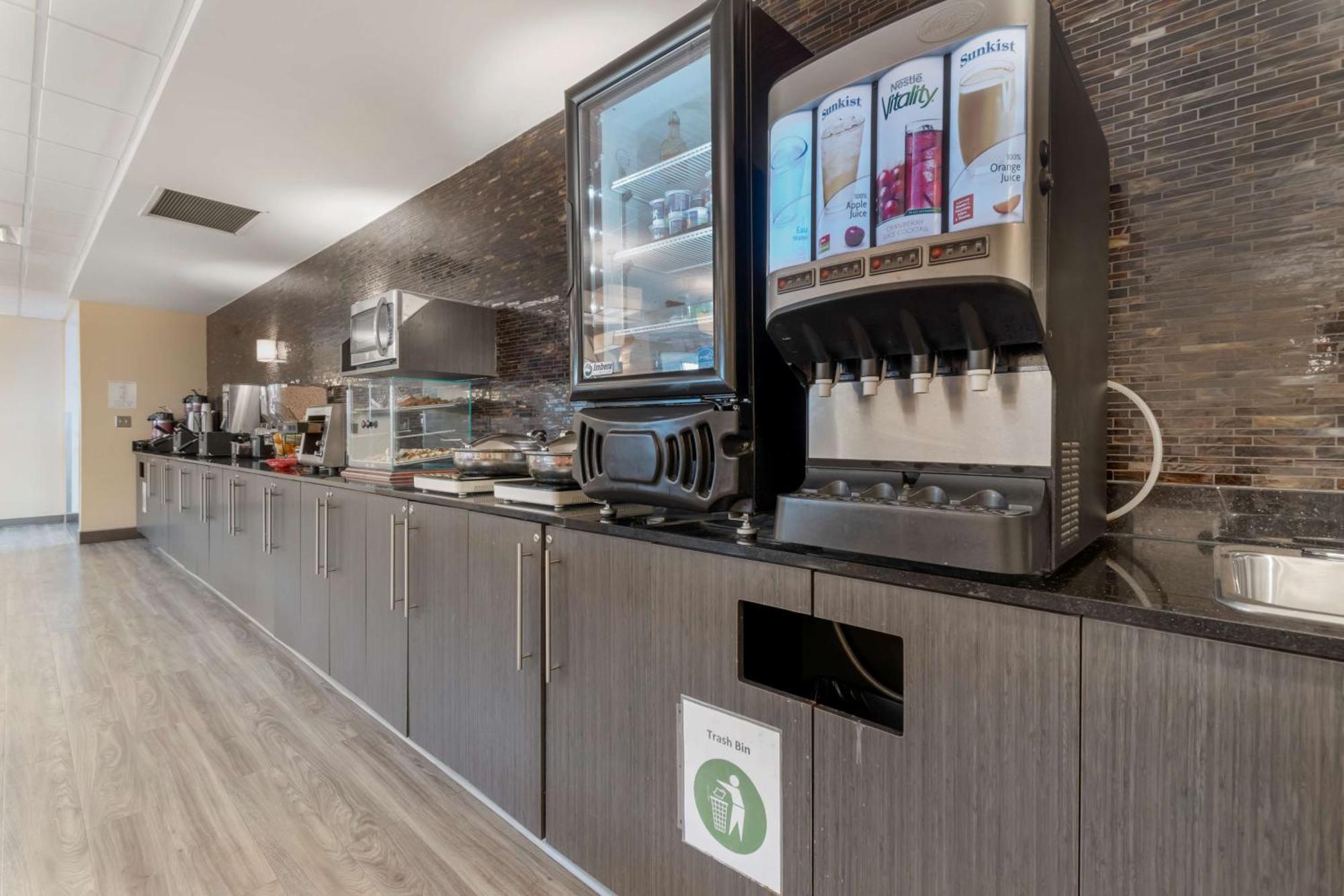 Best Western Plus Airport Inn & Suites Saskatoon Eksteriør billede