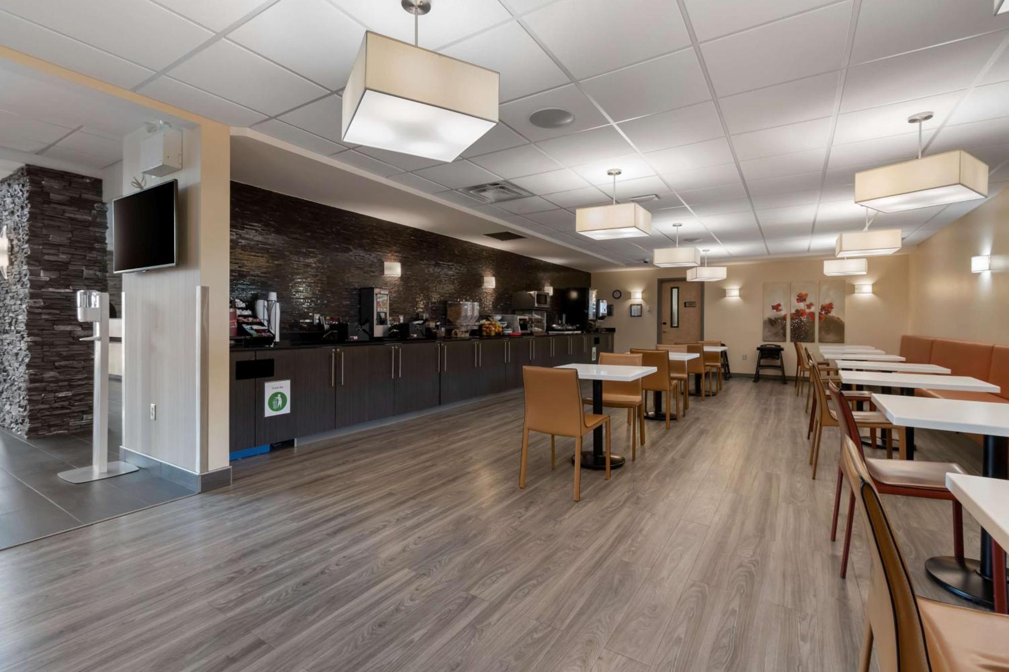 Best Western Plus Airport Inn & Suites Saskatoon Eksteriør billede