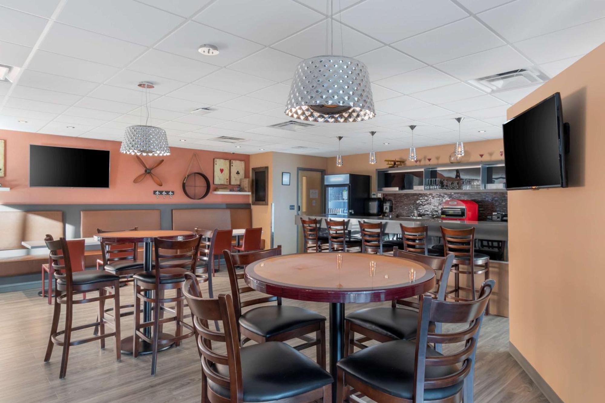 Best Western Plus Airport Inn & Suites Saskatoon Eksteriør billede