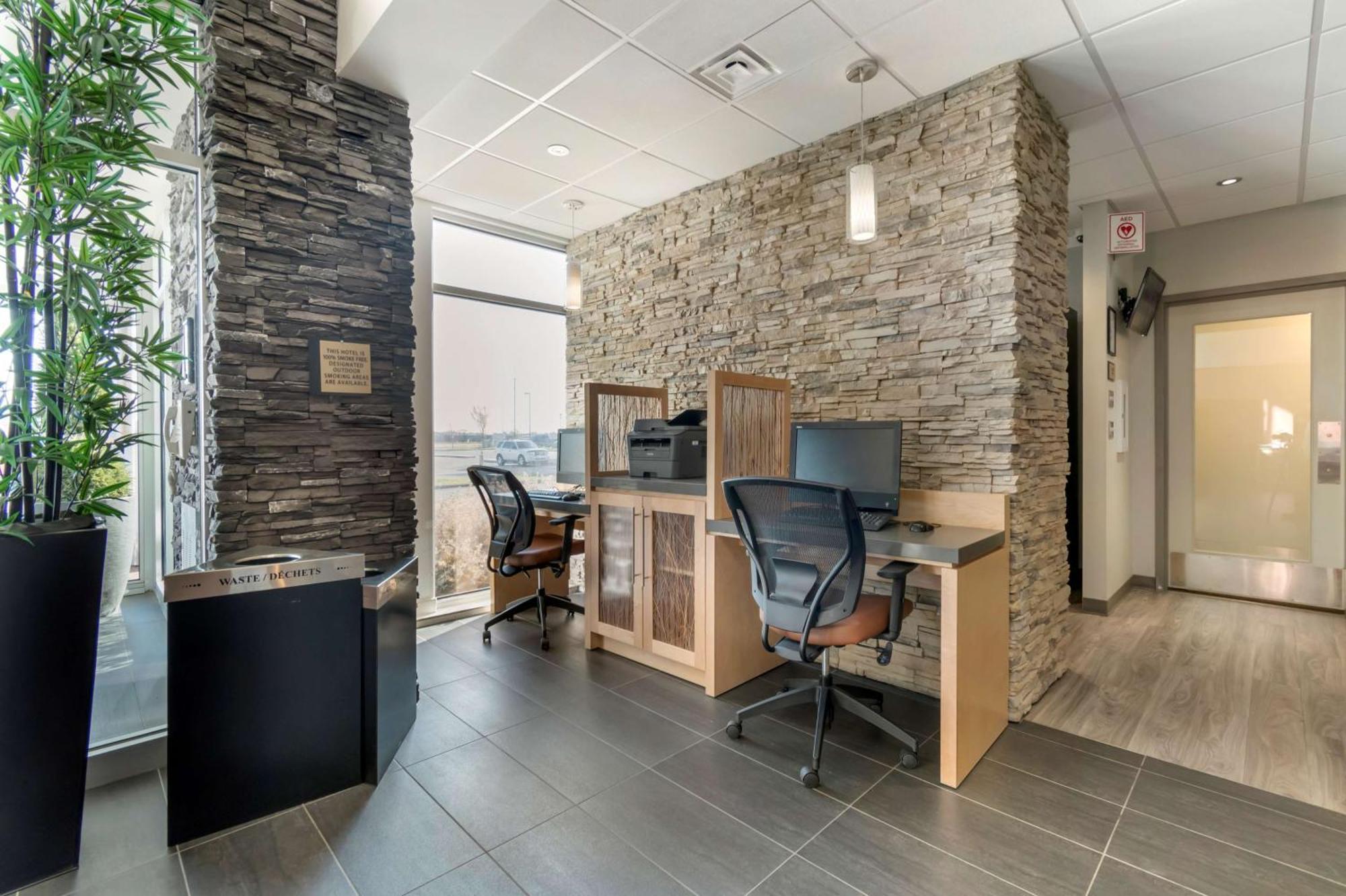 Best Western Plus Airport Inn & Suites Saskatoon Eksteriør billede