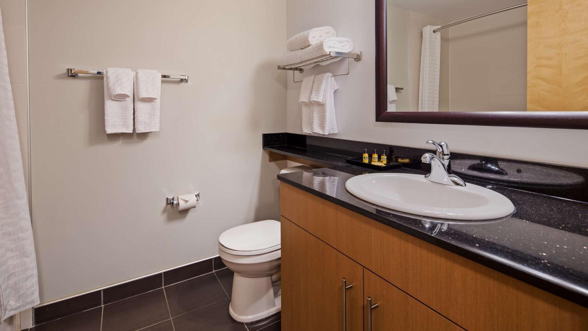 Best Western Plus Airport Inn & Suites Saskatoon Eksteriør billede