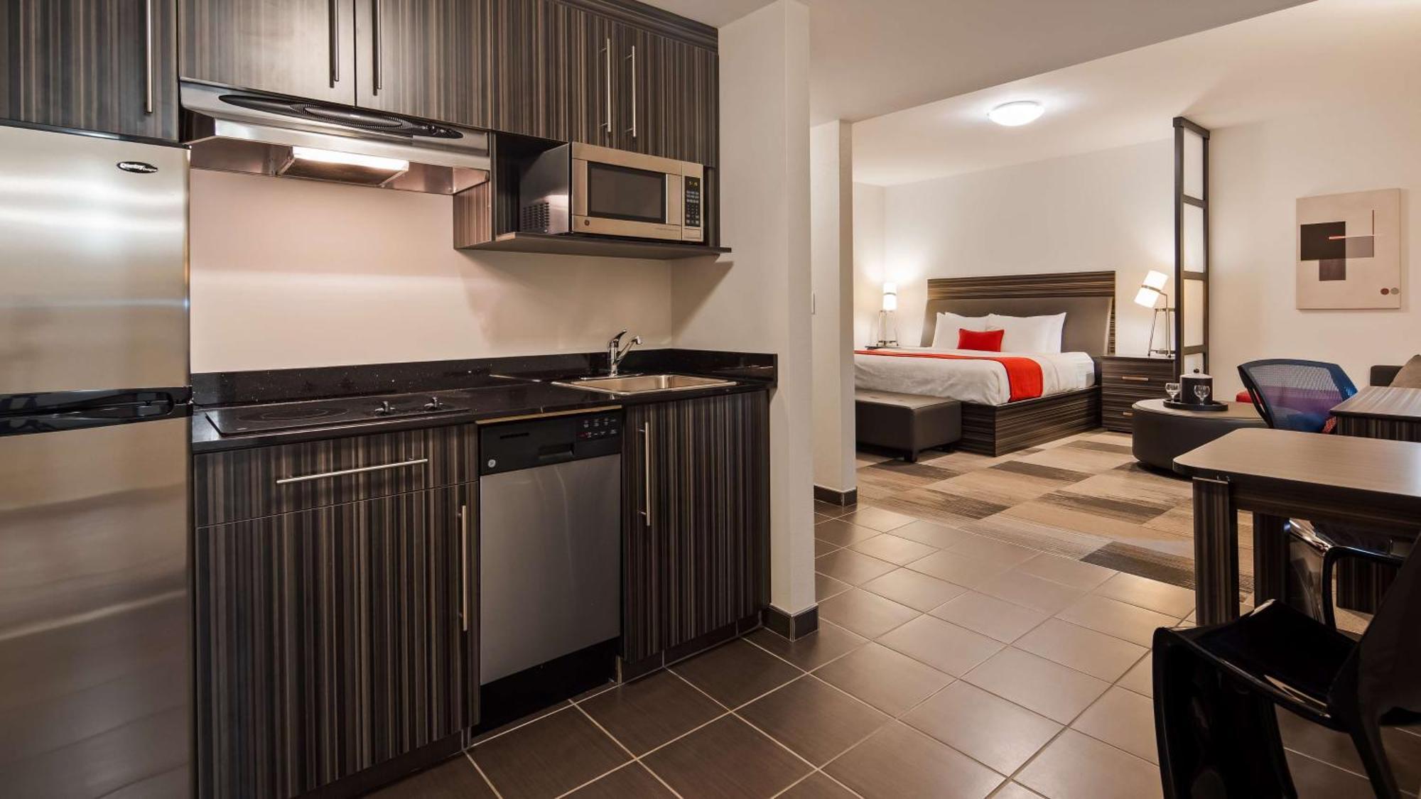 Best Western Plus Airport Inn & Suites Saskatoon Eksteriør billede