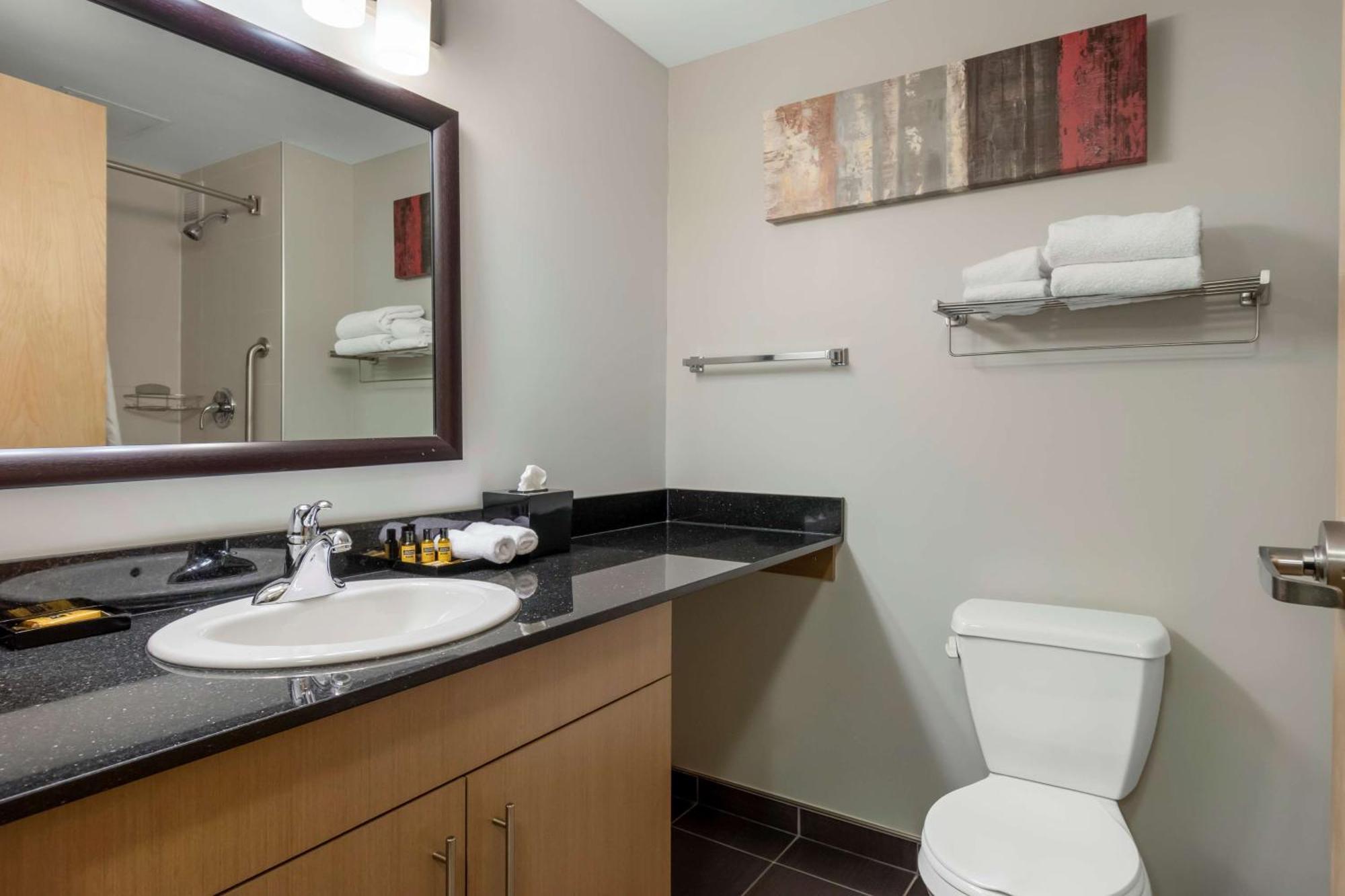 Best Western Plus Airport Inn & Suites Saskatoon Eksteriør billede