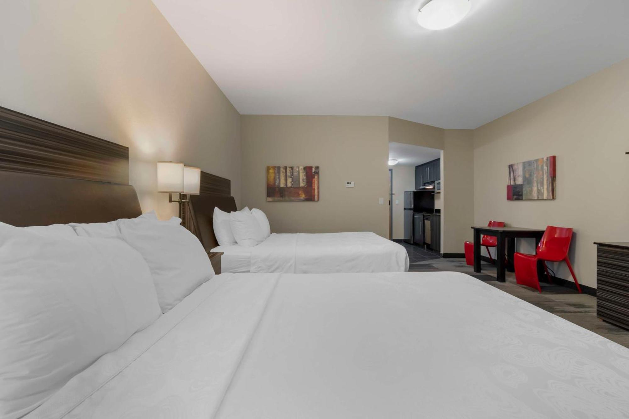 Best Western Plus Airport Inn & Suites Saskatoon Eksteriør billede