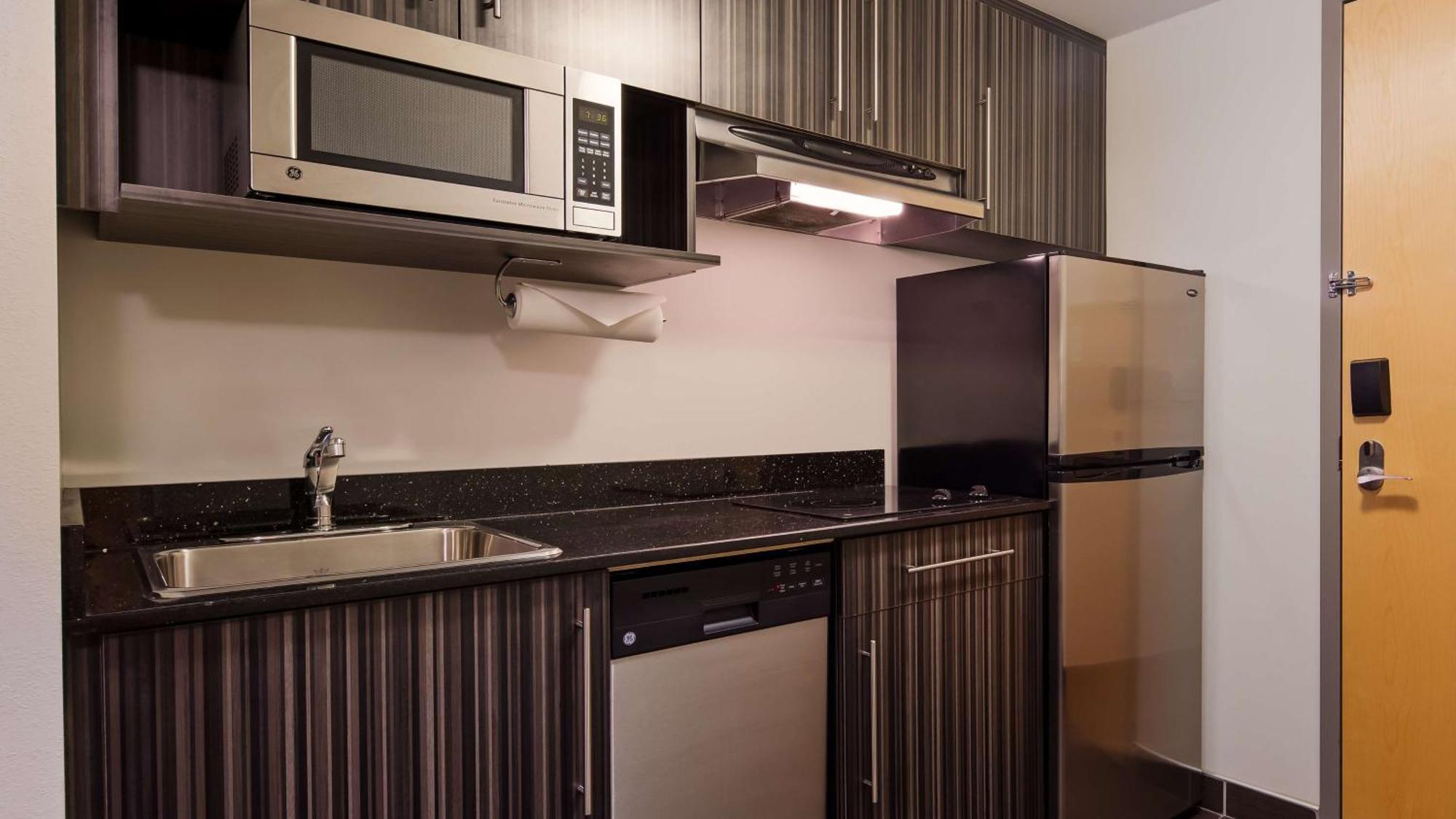 Best Western Plus Airport Inn & Suites Saskatoon Eksteriør billede