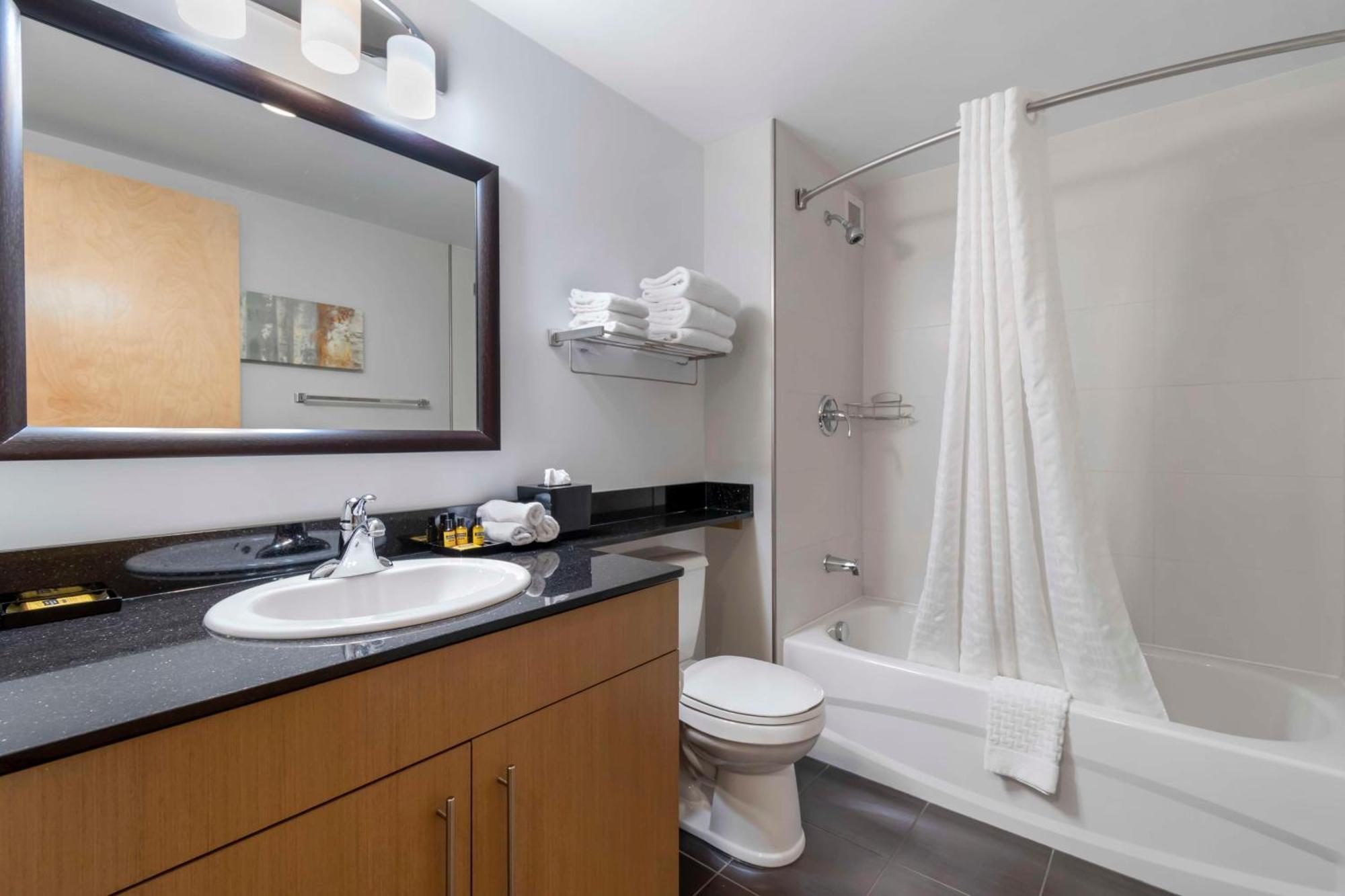 Best Western Plus Airport Inn & Suites Saskatoon Eksteriør billede