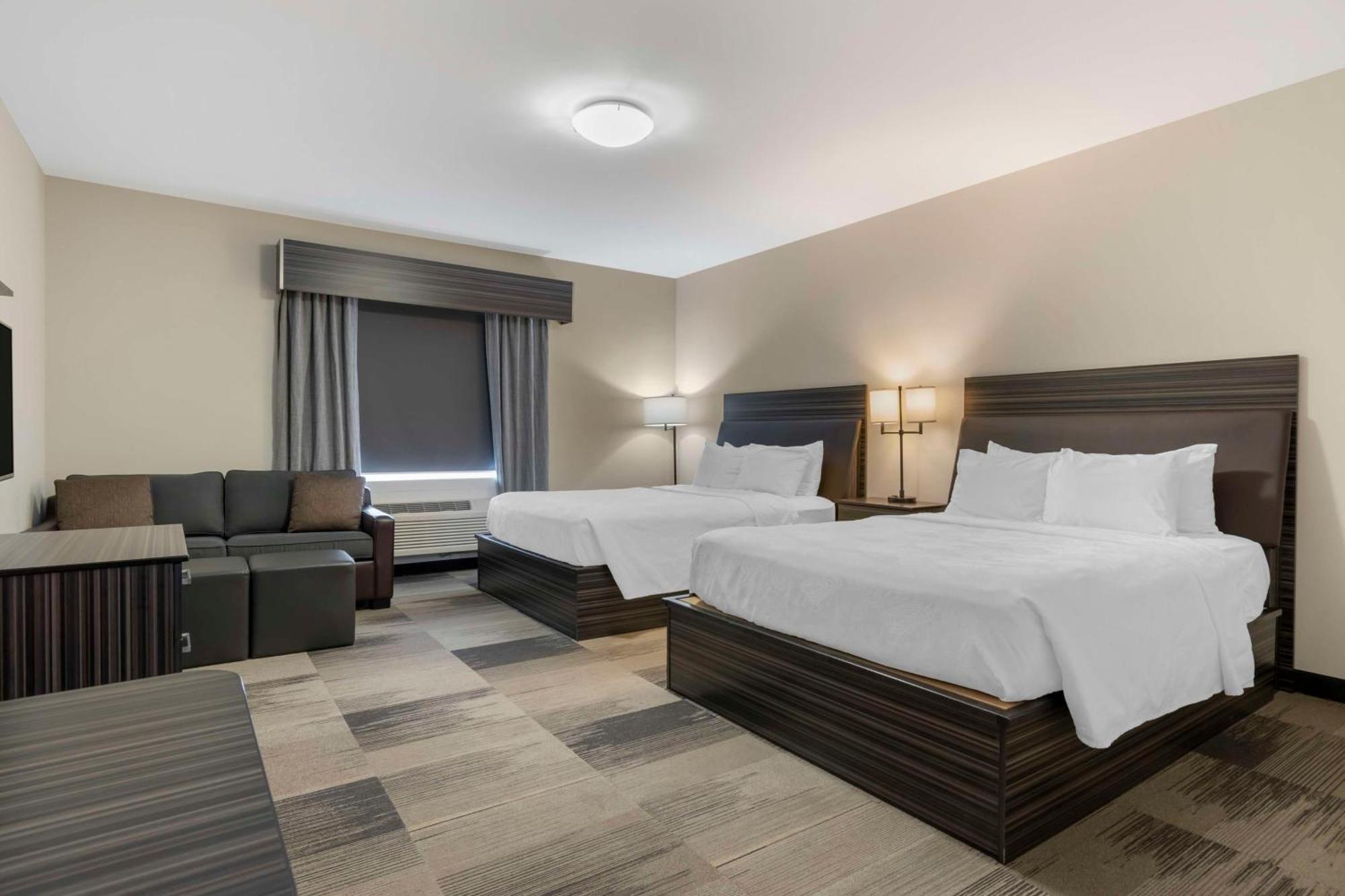 Best Western Plus Airport Inn & Suites Saskatoon Eksteriør billede