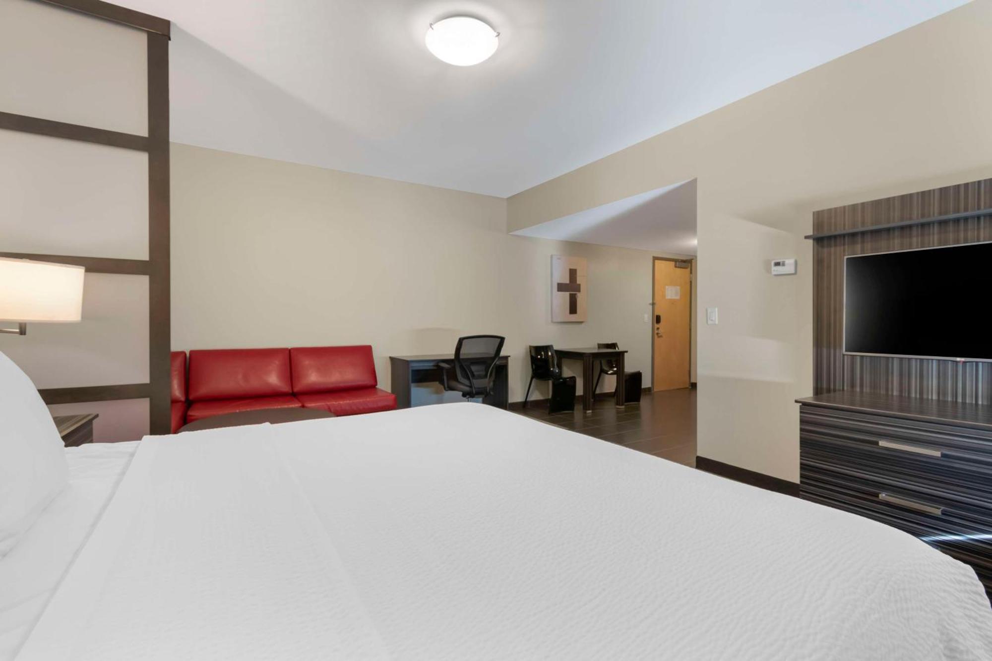 Best Western Plus Airport Inn & Suites Saskatoon Eksteriør billede
