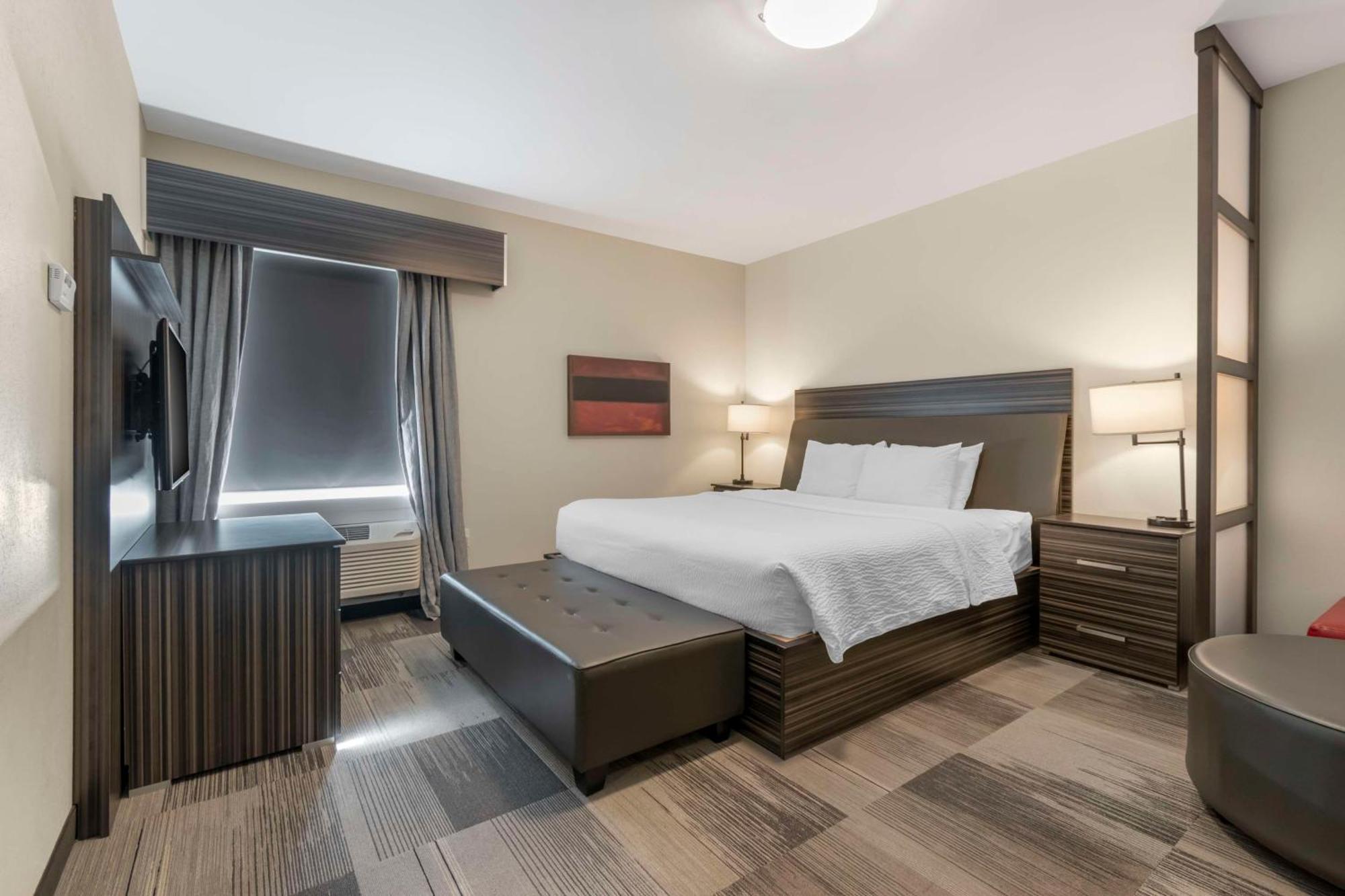 Best Western Plus Airport Inn & Suites Saskatoon Eksteriør billede
