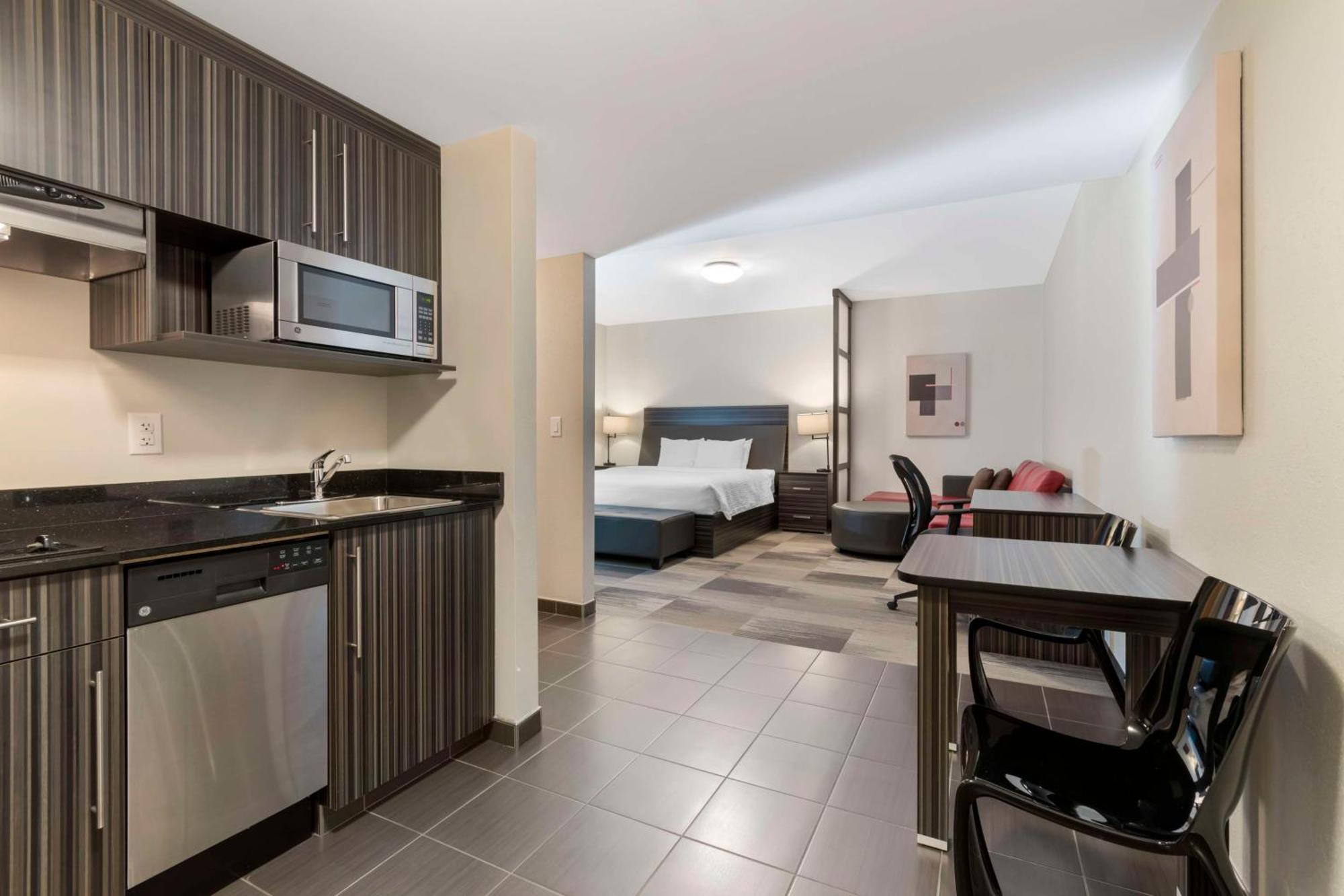 Best Western Plus Airport Inn & Suites Saskatoon Eksteriør billede