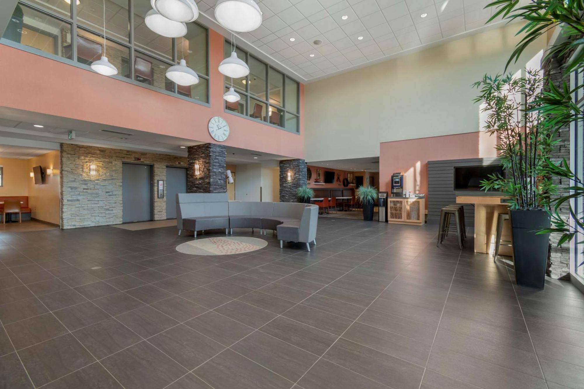Best Western Plus Airport Inn & Suites Saskatoon Eksteriør billede